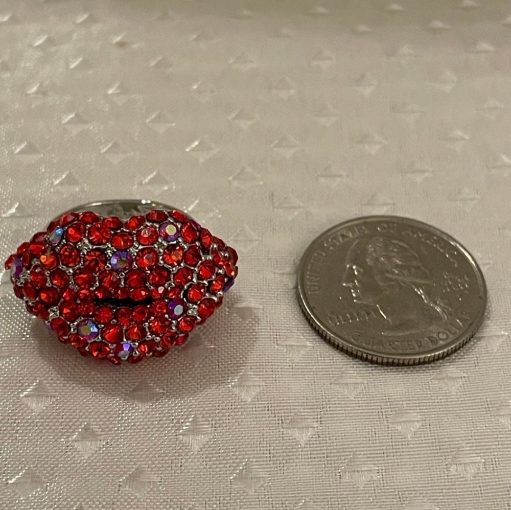 RARE Bath & Body Works Rhinestone Lips 💋 Ring Silver Plated. Sz 7! - Picture 9 of 11